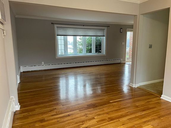 4th image of 284 Eagle St