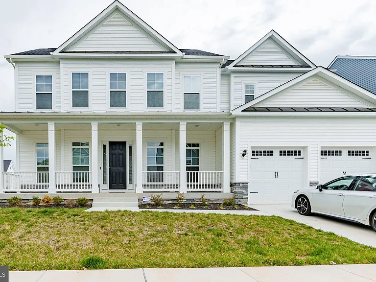 402 Meadow Creek Dr — Photo 3