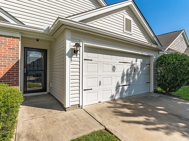 228 Rindle Dr — Photo 2