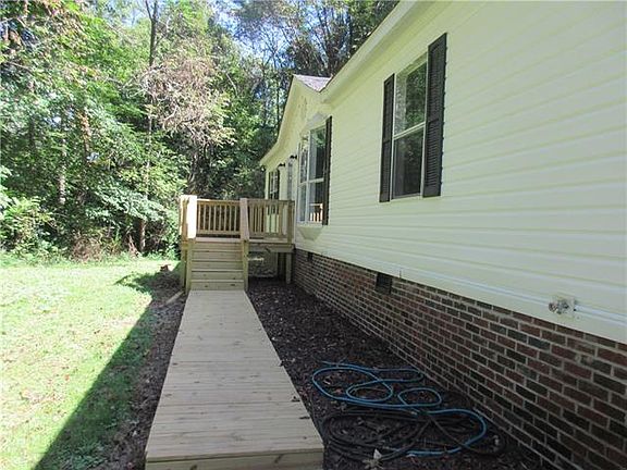 3rd image of 503 Charles Pl NW