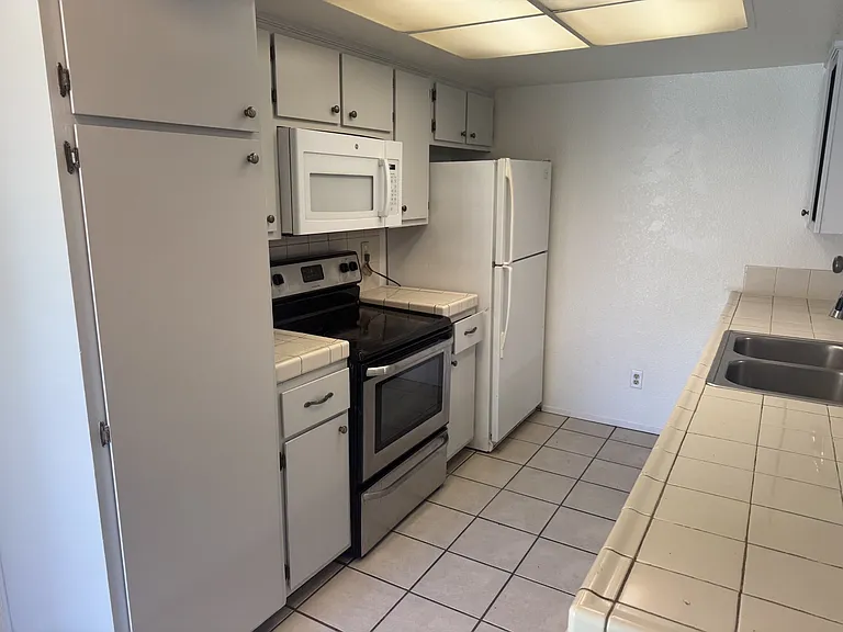 240 Bendorf Dr #9 — Photo 2
