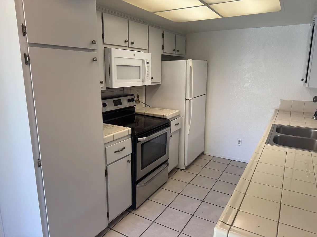 Building Photo - 240 Bendorf Dr #9