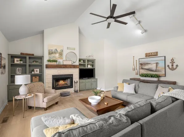 8225 Old White River Rd, Rogers, AR 72756