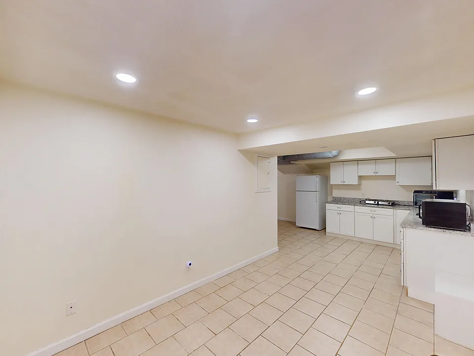 123 Aspinwall Ave #B