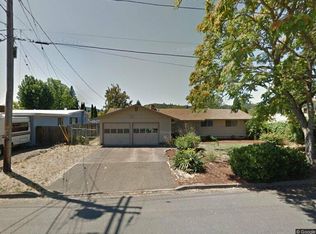 1496 NW Almira St, Roseburg, OR 97471