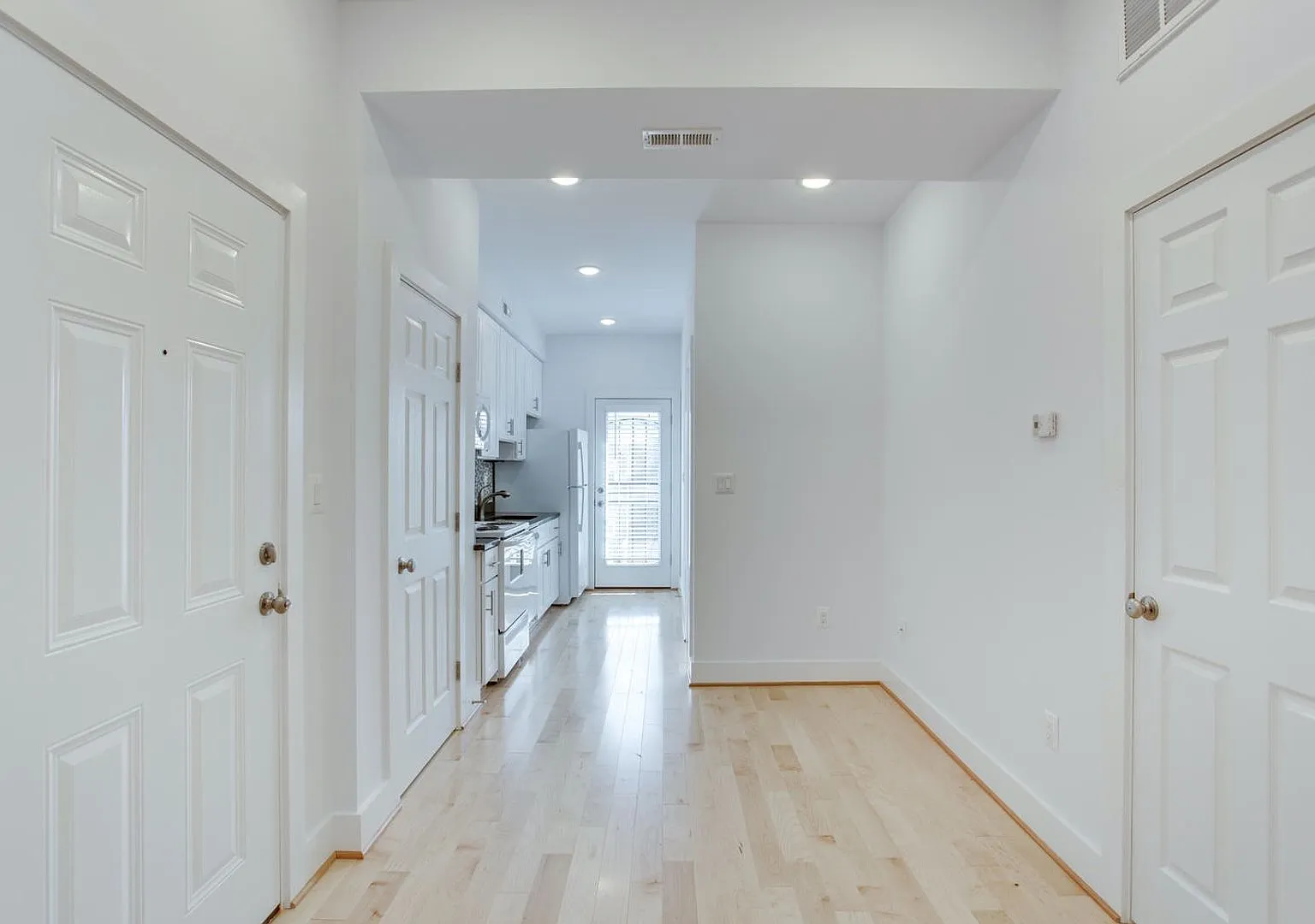 The Danielle Condominums — Photo 4