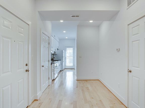 4th image of 851 19th St NE APT 3