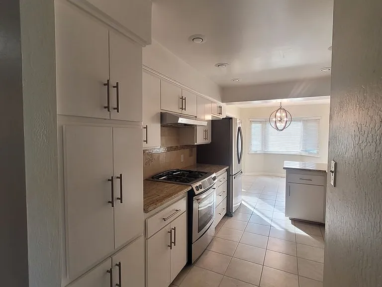 1270-1272 Meredith Way — Photo 7
