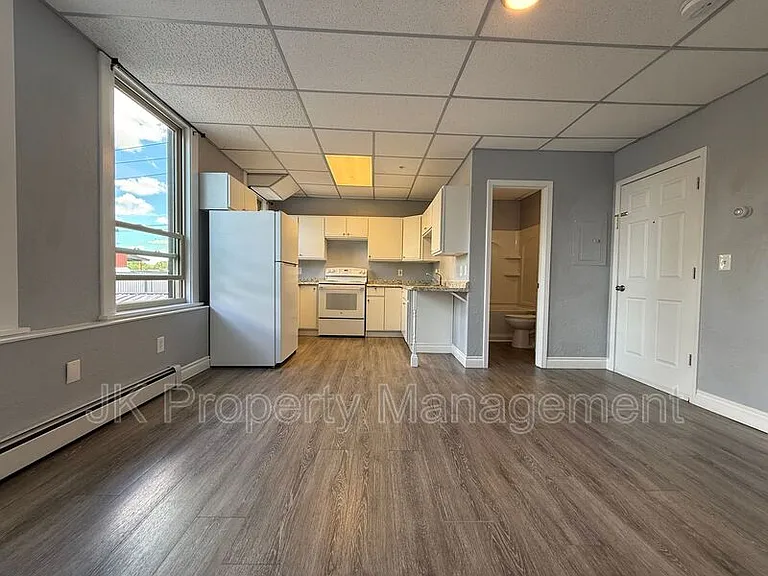 809 15th St #202 — Photo 10