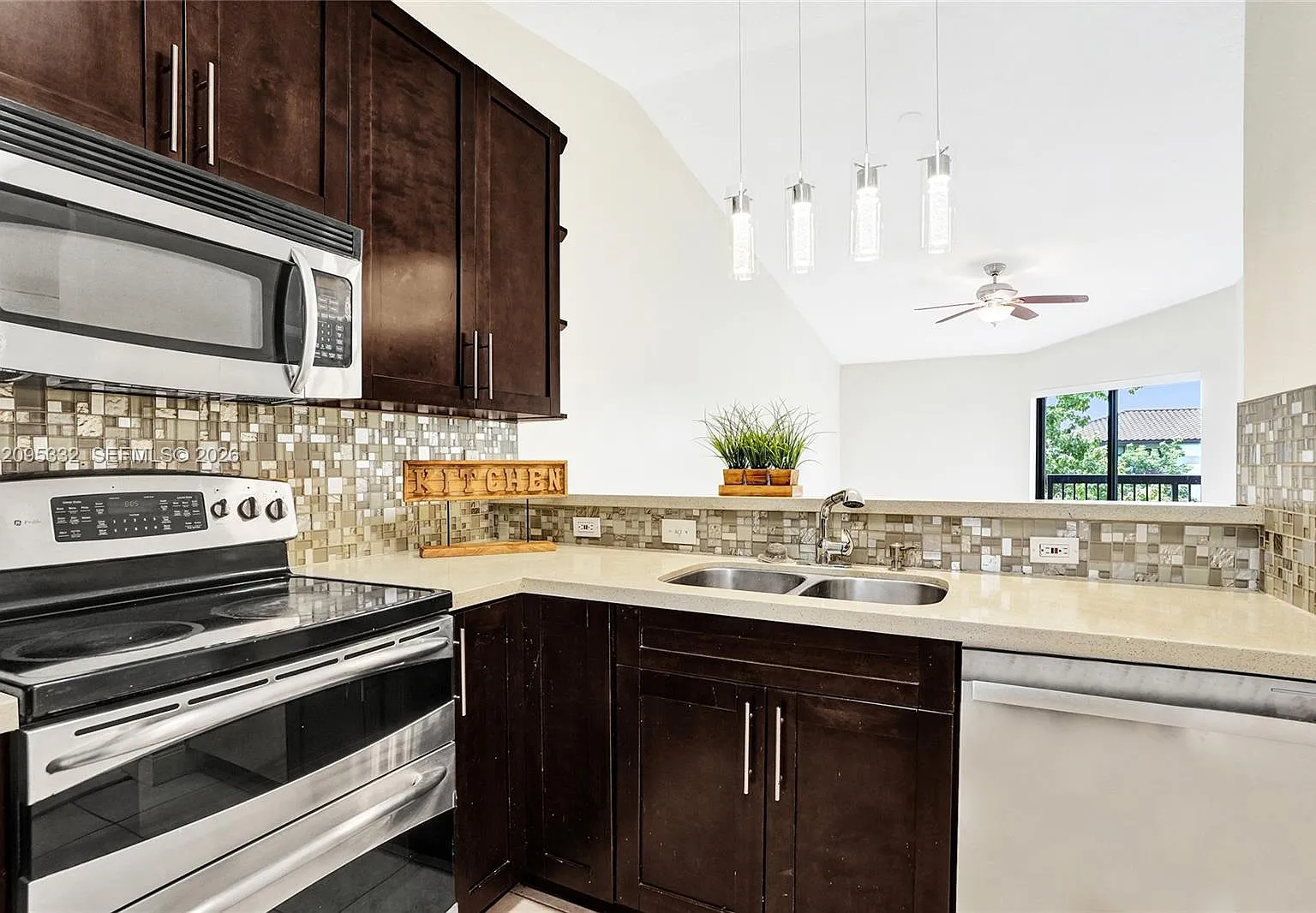 Villas De Venezia Condo — Photo 1