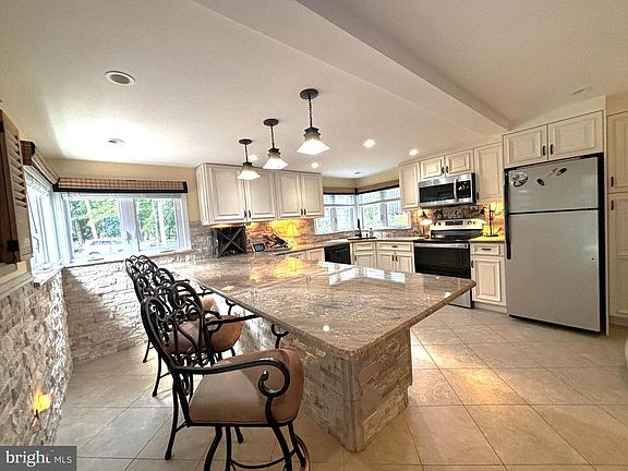 3rd image of 253 Hopewell Rd
