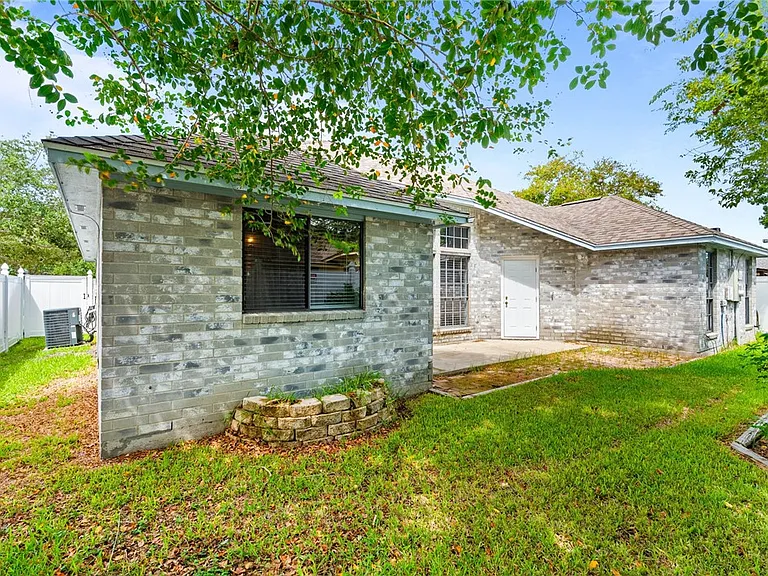 2210 Dorsey St — Photo 19