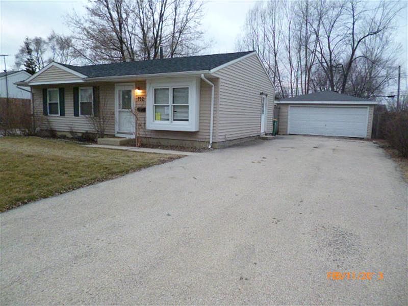 2nd image of 752 N Hillcrest Dr