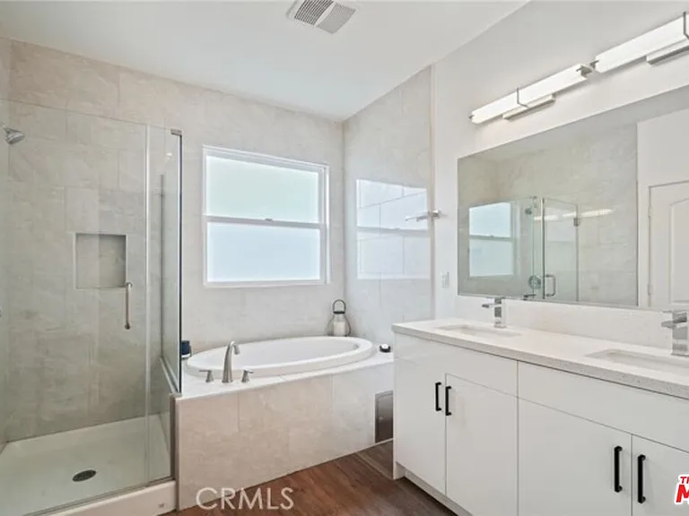 904 Warwick Ave — Photo 6
