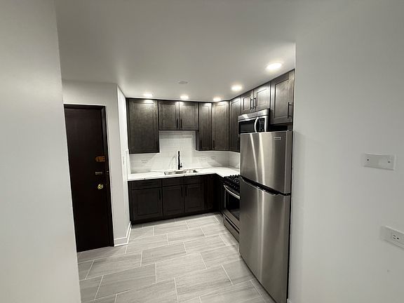 3rd image of 6435 S Sayre Ave APT 8