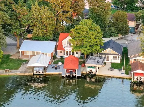 7889 Park Dr, Russells Point, OH 43348