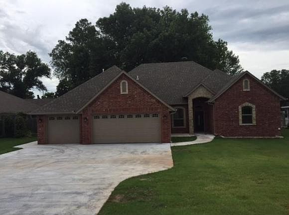 1st image of 708 Parkwoods Dr