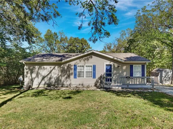 205 Wilderness Trl, Linn Valley, KS 66040