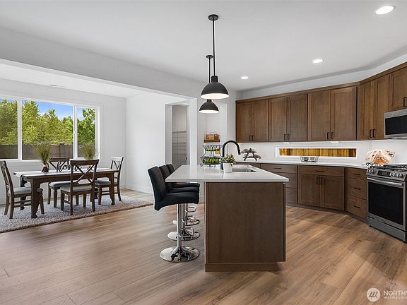 5th image of 12524 179th Street E