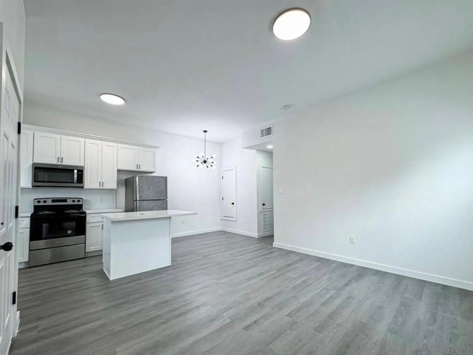 3 bed, 2.0 bath, $1,550 — Photo 2
