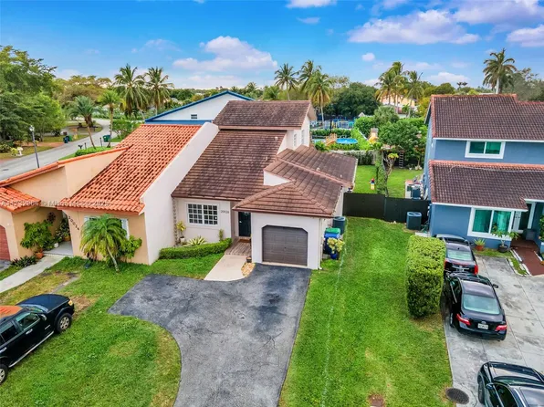 20026 W Lake Dr, Hialeah, FL 33015