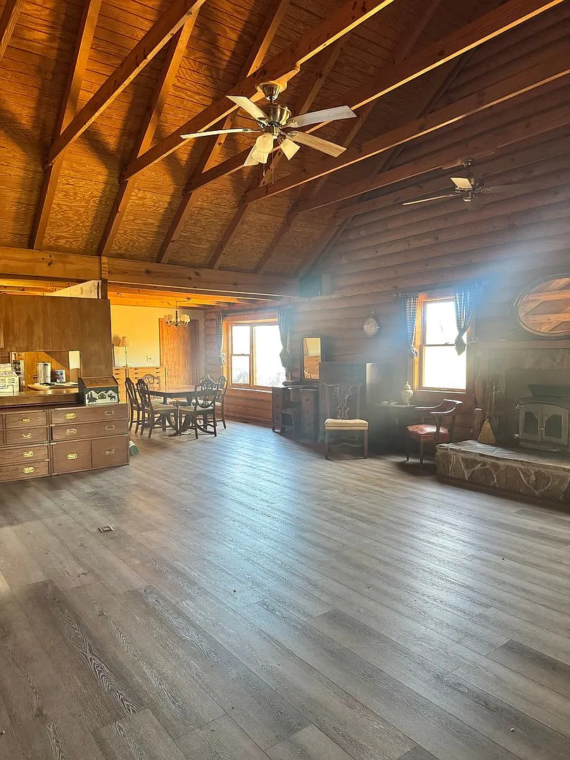 Log Cabin in Oconee on a 1.357 acre neighborhood wooded lot! — Photo 4