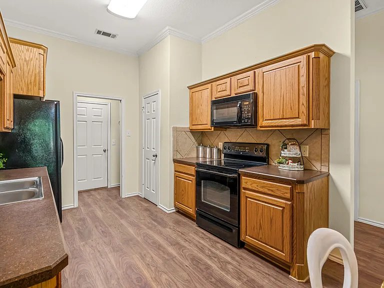 502 S Main St #B — Photo 8