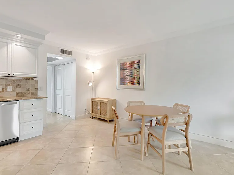 1072 Yarmouth Dr #1072-D — Photo 12