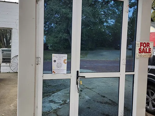 410 Walnut St, Valley Falls, KS 66088