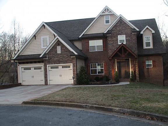 3rd image of 806 Glen Oaks Ct