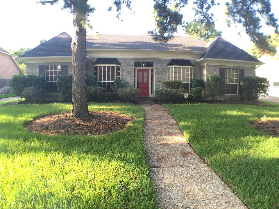 1st image of 18326 Longmoor Dr