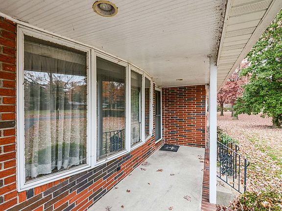 3rd image of 1519 Perkins Ln
