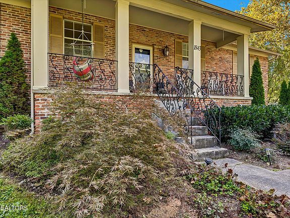 3rd image of 1843 Plumb Creek Cir