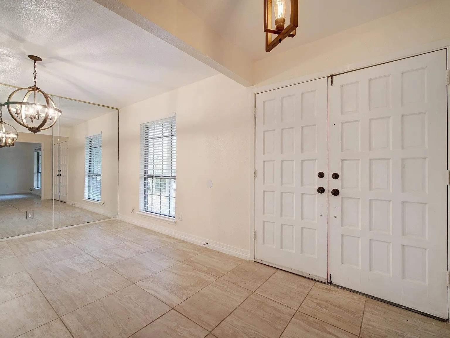 4 bed, 2.5 bath, 2476 sqft, $2,200 — Photo 3