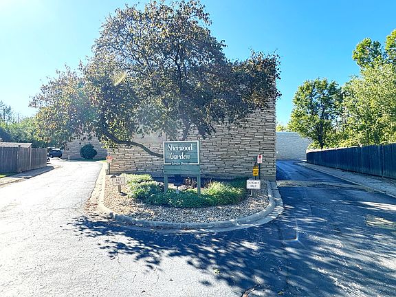 4th image of 7 Garden Dr APT 8