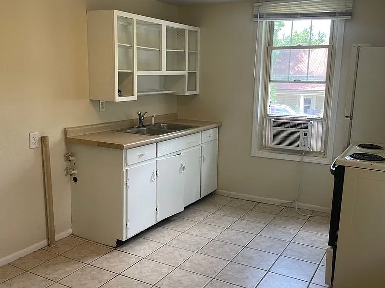 706 Washington Ave #2 — Photo 2