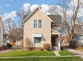 907 E Hunt St, Adrian, MI 49221