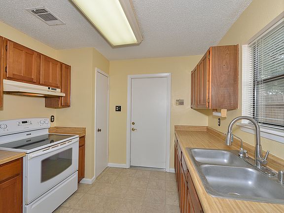 3rd image of 13906 Chisom Creek St