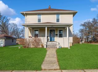 1004 8th St, De Witt, IA 52742