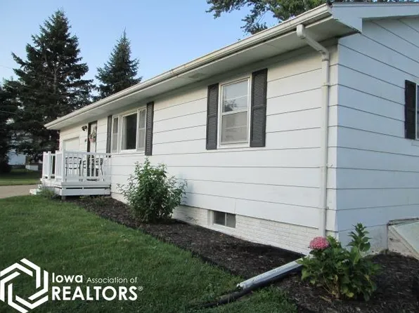 711 S 7th St, Chariton, IA 50049