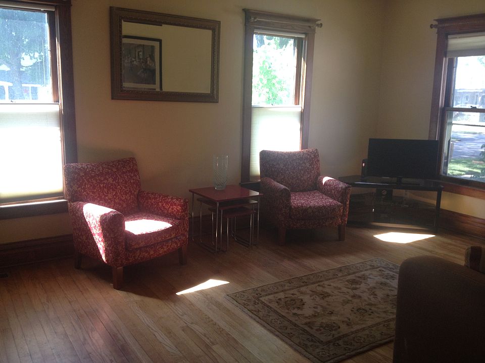 1st image of 212 N 6th St