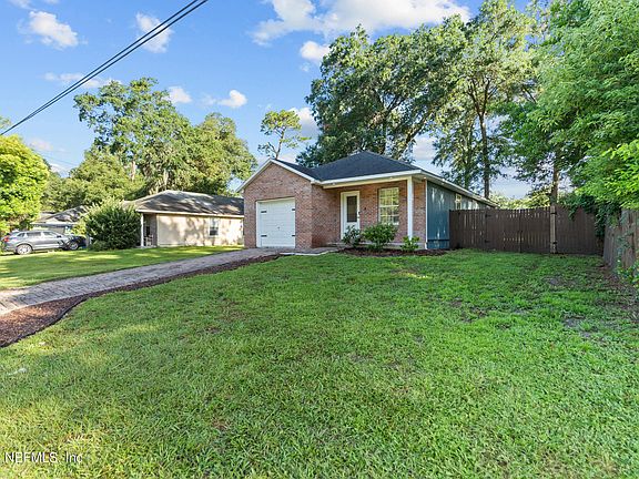 3rd image of 10621 OAK CREST Drive