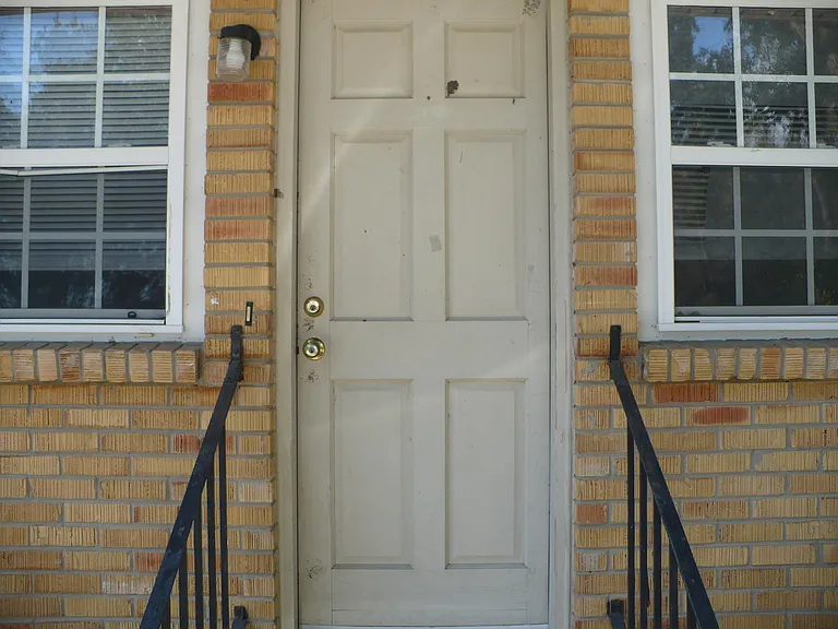 201 Clifton Dr #B — Photo 2