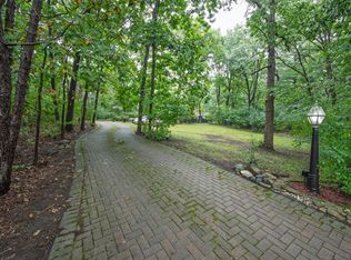 15W450 89th St, Willowbrook, IL 60527