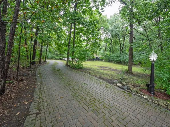 15W450 89th St, Willowbrook, IL 60527