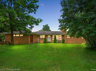 5394 Evans Rd, Holly, MI 48442