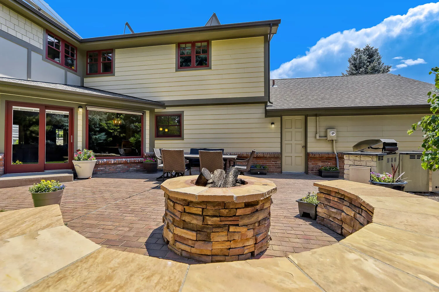 6 bed, 4635 sqft, $5,100 — Photo 4