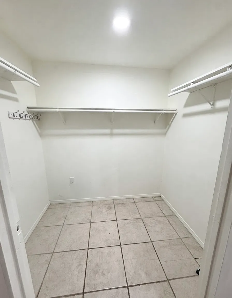 2 bed, 950 sqft, $1,750 — Photo 3
