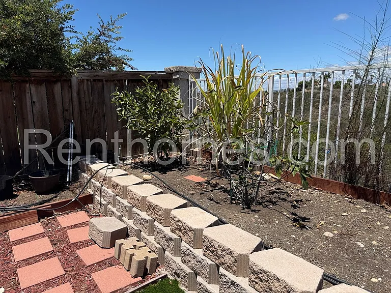 10669 Glendover Ln — Photo 20
