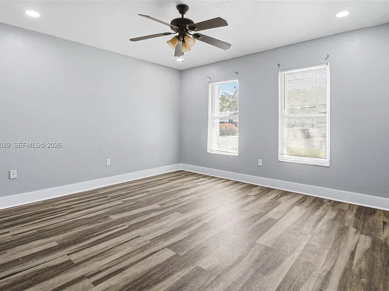 610 SW 2nd Ave #1 — Photo 15
